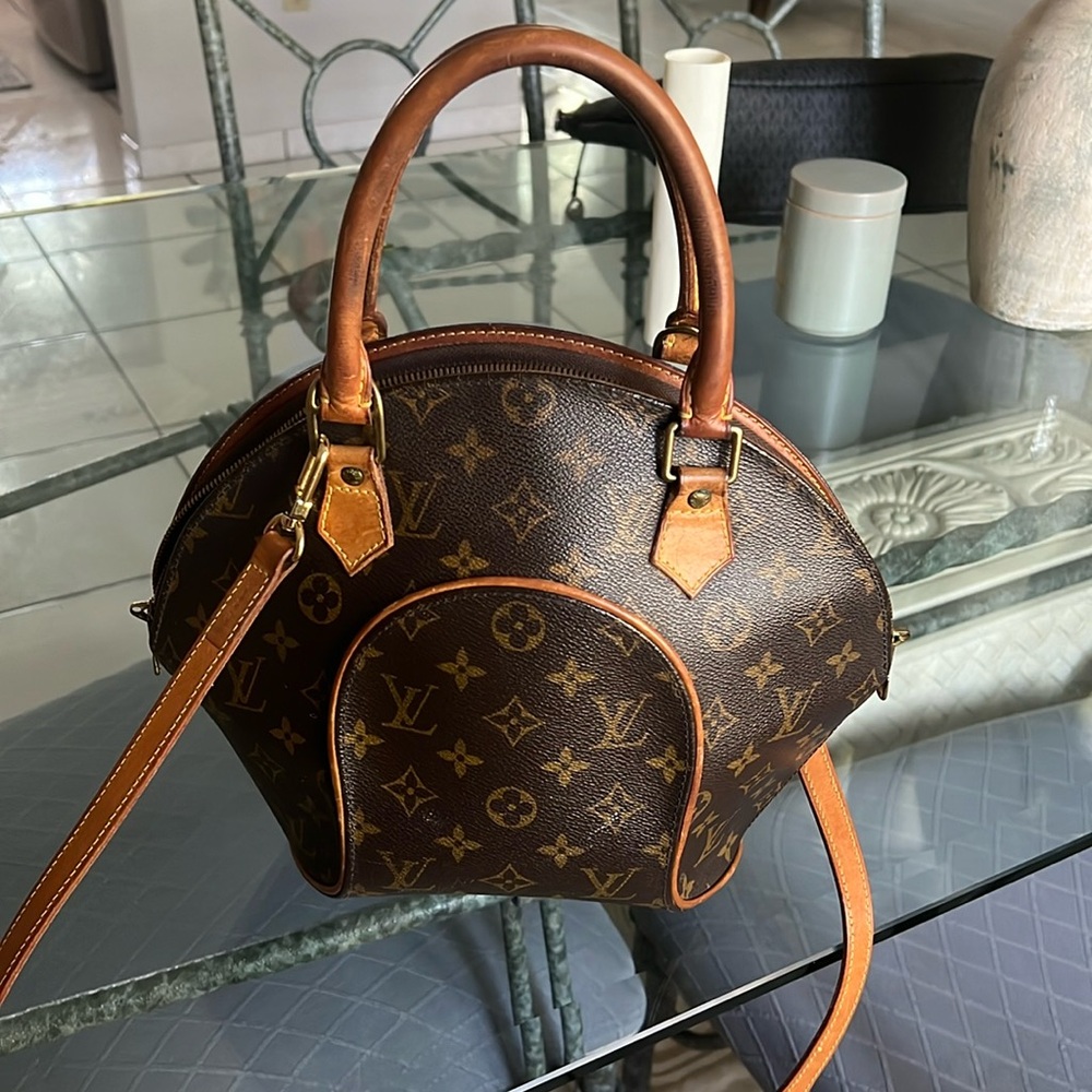 Louis Vuitton Ellipse Leather Handbag